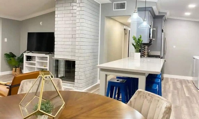 Sherwood Forest and Thistle Development House | Charming 4BD2BR Haven in Anaheim-V