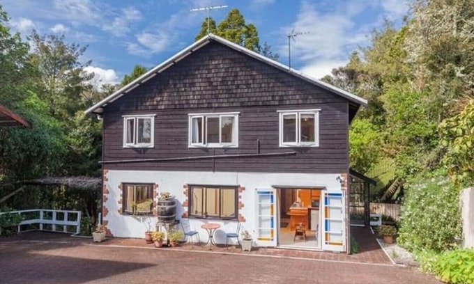 Birkenhead Apartment | Studio 3 at Tui Treehouse | Stay Auckland