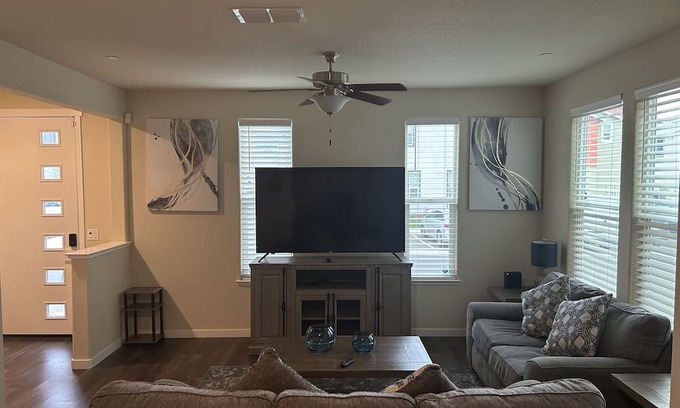 Hood House | Cheerful 3BR home in a nice quiet family community