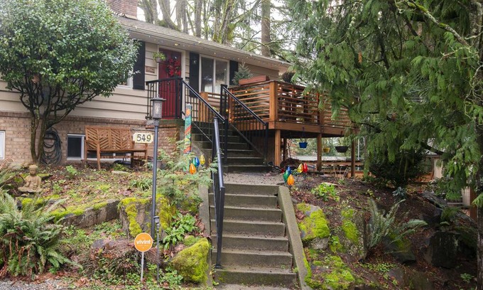 Edmonds House | Charming and Spacious PNW Escape
