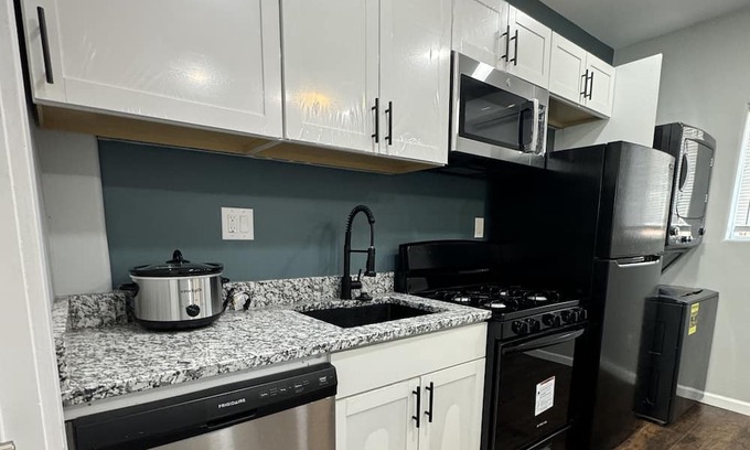 Barelas Apartment | Downtown Modern updated apartment