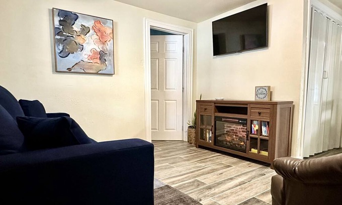 Raisin Cottage | Cozy Cottage Family friendly,1940’s remodeled cottage. Meets All accommodations.