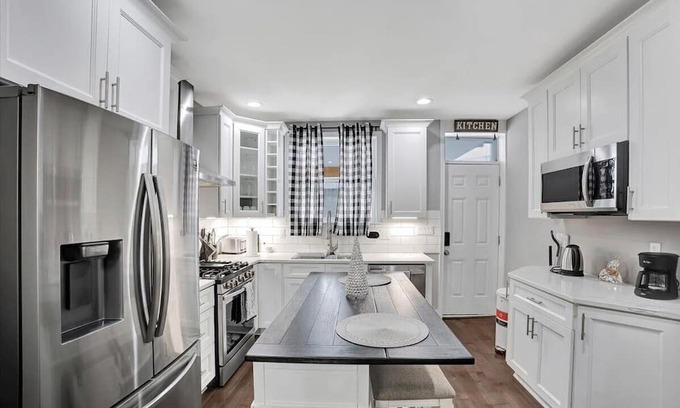 Downtown Baltimore House | Fully furnished Luxury Townhome with Rooftop in the Heart of Baltimore City.