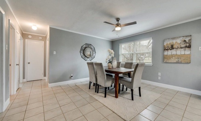 Duncanville House | Stylish Home-Perfect for Business / Leisure Travel