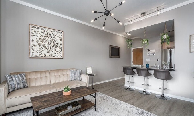 Fourth Ward Condo | Free Parking I Uptown Luxury w/ Pool & Rooftop