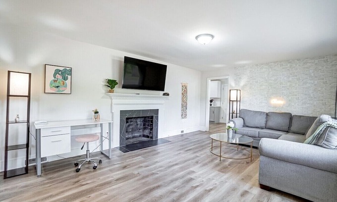 Paw Creek House | Hot Tub + Fire Pit Fun! King Suite Paradise