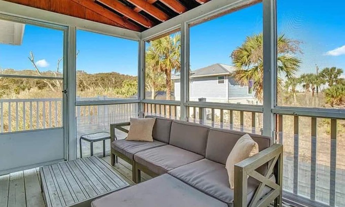 Marineland Acres House | Serene Sunrise Retreat 1 Mile to Crescent Beach