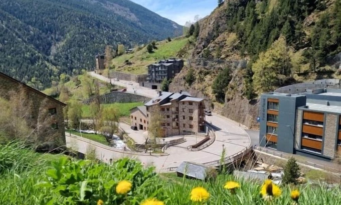 Ransol Apartment | Charming studio by the river. 2 beds+Smart TV+wifi