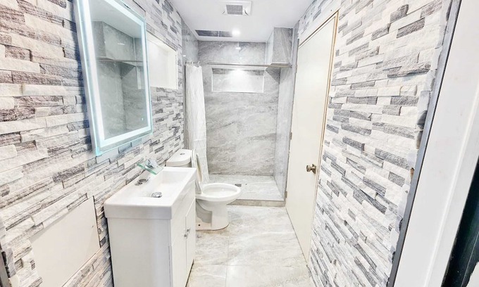 Halton Regional Municipality Apartment | Newly Crafted Modern 1BR+Den Haven