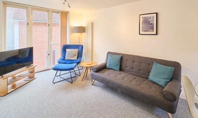The King's Mile House | Host & Stay | Queen's Corner