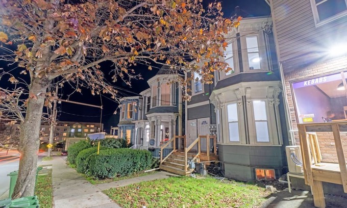 South End Apartment | Vrbo Stylish Downtown Apartment