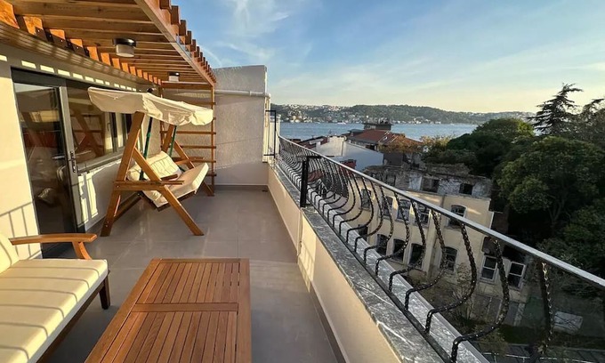 Inegeul Apartment | Stylish Seaview Flat in Ortaköy