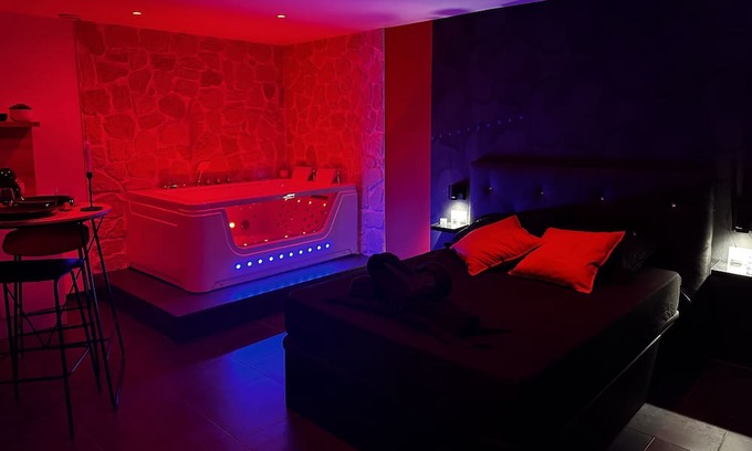 Le Val-d'Ajol Apartment | Love Room Avec Jacuzzi