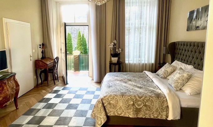 Baden Apartment | Holiday Apartment "Schickes Baden Bei Wien" with Shared Garden & Wi-Fi