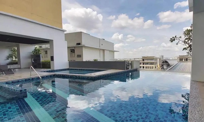 Puchong Apartment | Mountain view Apt perfect for big group @SetiaWalkn