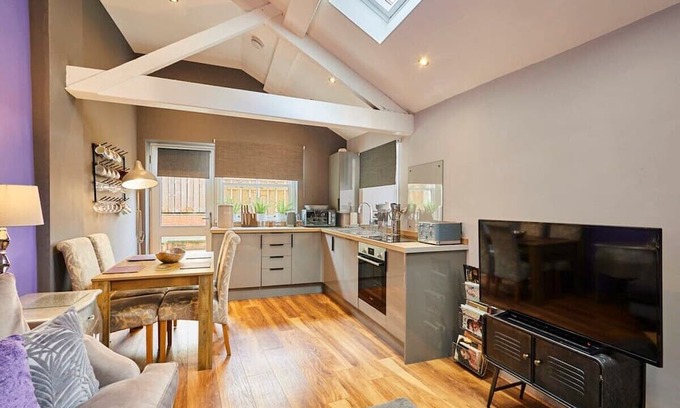 South Charlton House | Host & Stay | Majestic Purple