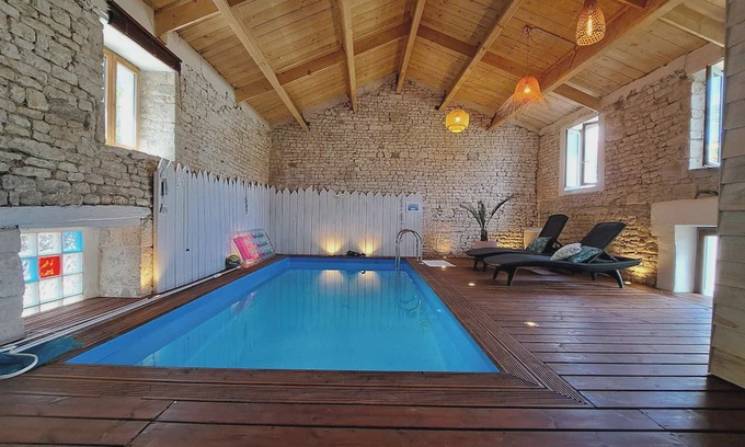 Angles House | Charming 4-star residence La KATORA with heated indoor pool
