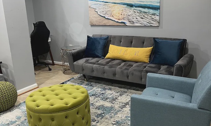 Eckington Apartment | Chic Downtown In-Law Suite
