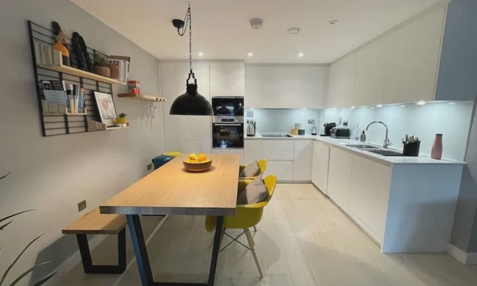 Upper Clapton Apartment | Beautiful modern 2 beds apartment with terrace.