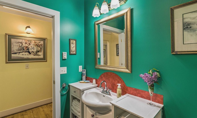 Frankfort Apartment | Charming Retreat Near Downtown Frankfort and Beaches