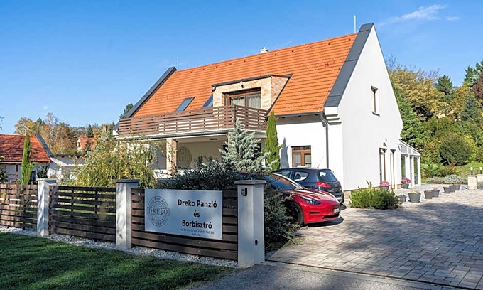 Gyorujbarat Bed & Breakfast | Dreko Panzió & Borbisztró