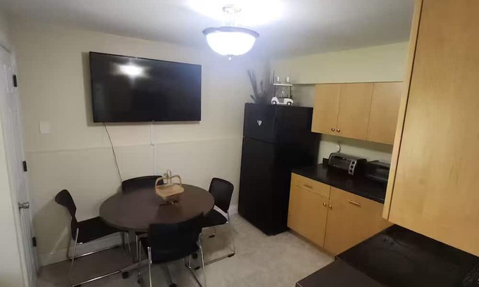 Burke Apartment | Private space, House Retreat Studio