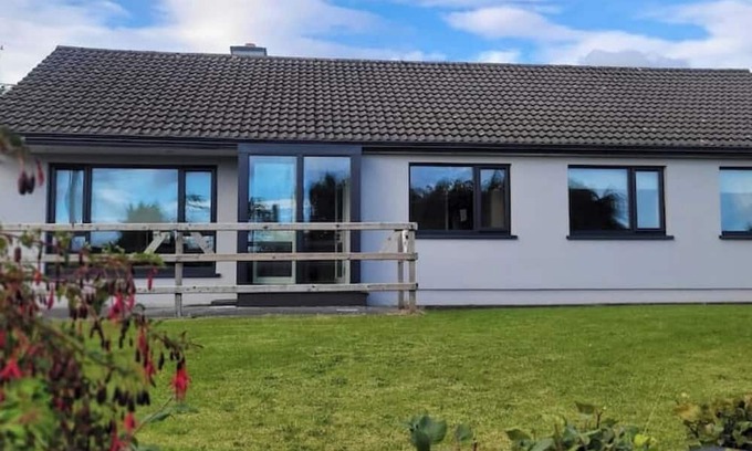 Westport House | Spacious Celebration Stay in Westport Town Centre