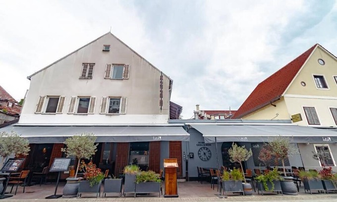 Donji Grad Apartment | The Vlasta Collection