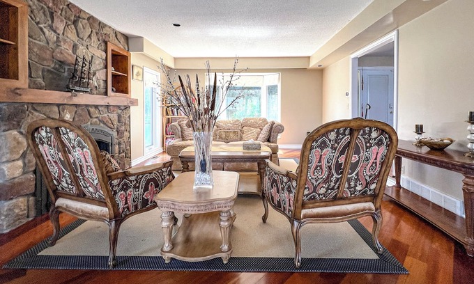 Orillia House | Tranquil Lakeside Stay BBQ Open Yard
