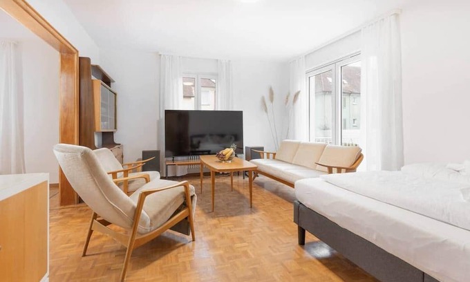 Radolfzell am Bodensee House | Bodensee-Haus - Holiday Home by Lake with Garden