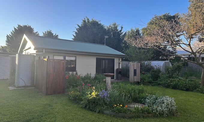 Bungendore House | Bungendore Bungalow. The hidden gem in the middle of town.
