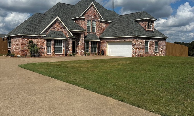 Athens House | Spacious 5-bedroom estate in marvelous Athens