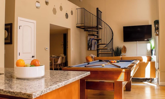 Lowertown Apartment | Historic Luxury 2-Bedroom wz Loft &FREE Parking