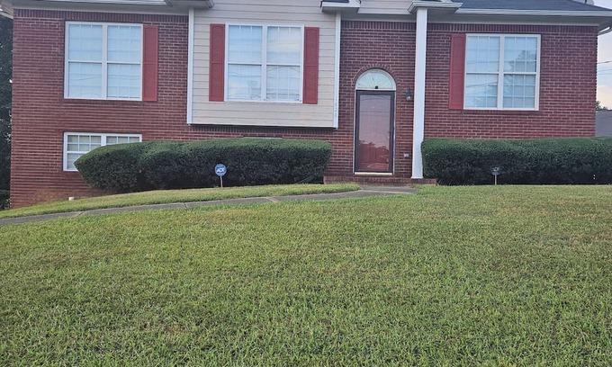 Birmingham House | Southern Charm Spacious 4-bedrooms 3 full baths Home in Lovely Birmingham, AL