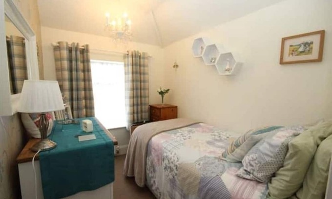 Welling House | Spacious 4-Bed House in Welling - Free parking