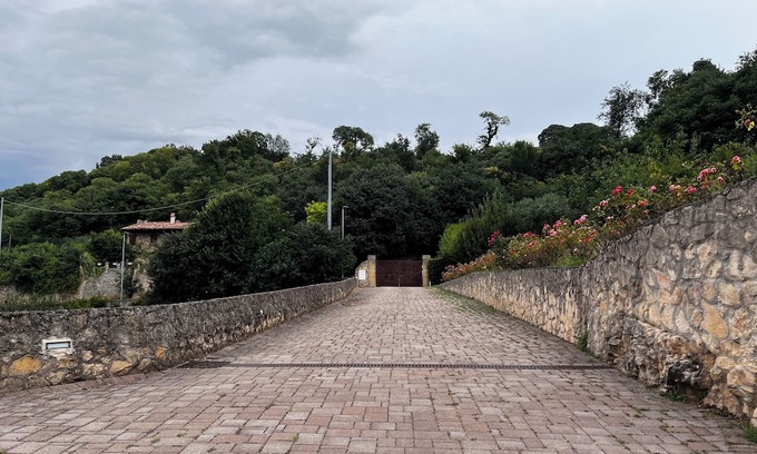 Colognola ai Colli Villa | Villa in the rock, 5000 m2 of garden, 4 bedrooms, immersed in the vineyards