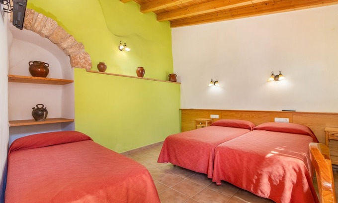 Conques Apartment | Room 'Habitación Cuadruple' with Mountain View, Wi-Fi and Air Conditioning