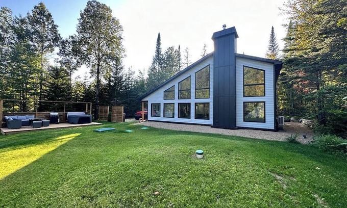Entrelacs Ski Chalet | Spa, River, Pool Table - Chalet Ombre & Lumiere