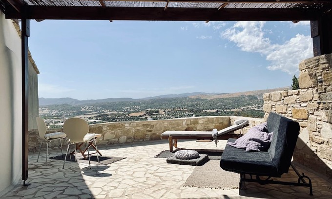 Choirokoitia House | Peaceful Stone House Mtn Views 10 Min to Beach