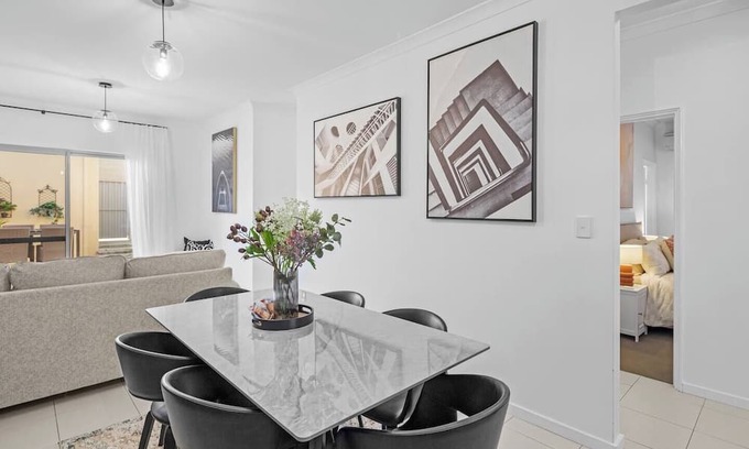 Armadale House | Newly refurbished 3BD, @ Bath townhouse with courtyard close to train station & walking distance to shopping centre. Everything you'll need for a perfect stay. Sleeps 6 family perfect. Location, location among scenic parks and hills.