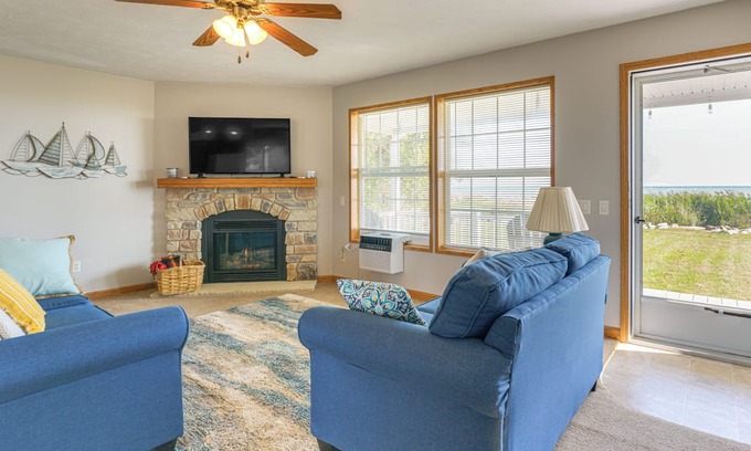 Harbor Beach House | Lake & Lighthouse Views: Inviting Port Hope Home!