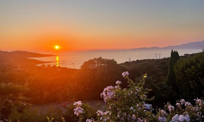 Portigliolo House | Charming family villa with exceptional view of the Iles Sanguinaires