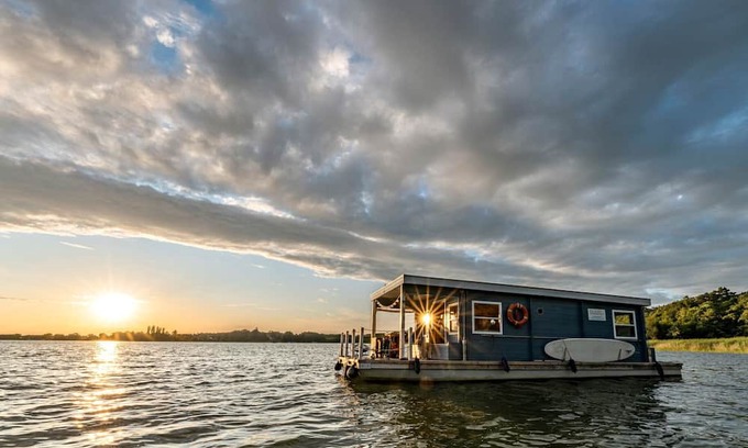 Koenigs Wusterhausen Boat Rental | Houseboat 'BunBo 1060' with Lake View