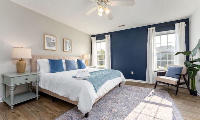 Murraysville House | The Coastal Experience w/King Beds, Garage & More! 10 mins to Wrightsville