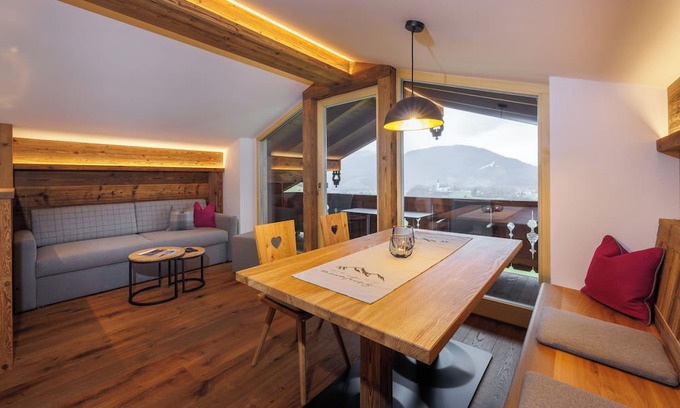 Ruhpolding Apartment | NEW - Hochfelln 65 sqm, balcony, kitchen, 1 bedroom, 1 bed-sitting room, WLAN, 4 pers
