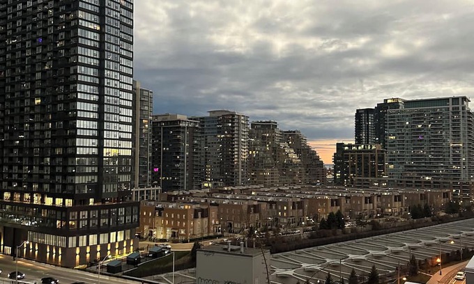 King West Village Apartment | Cozy 1-Bedroom Apartment with Unique View - Available for School Holidays Only