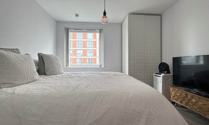 Canary Wharf Apartment | Spacious 2BD Flat By Docklands, Canary Wharf
