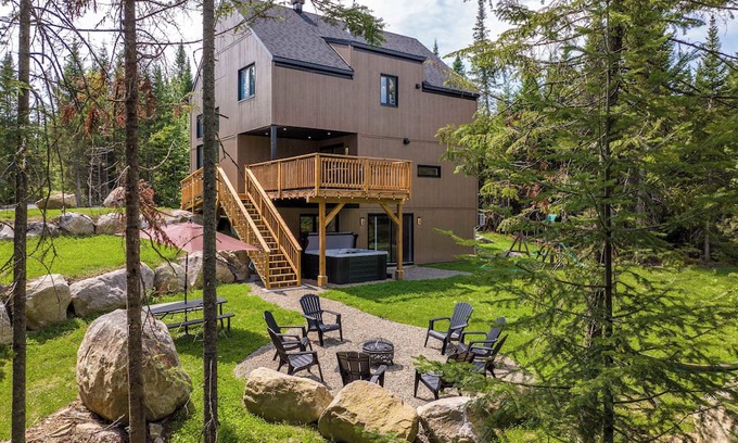 Lac-Swell Ski Chalet | Spa, Foosball, Pool table, Game Room - Le Kouzy