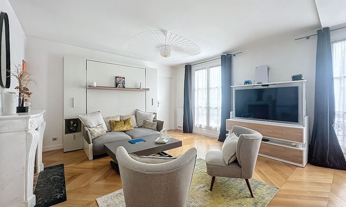 Montparnasse Apartment | LUXEMBOURG GARDEN