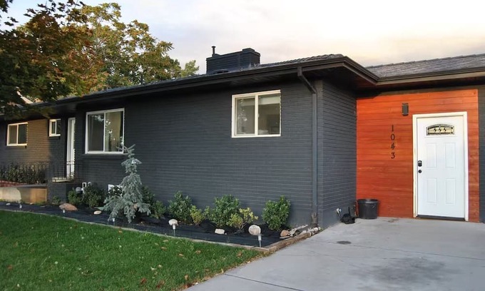 Hillcrest House | Gather Together | 2 Kitchens | Pet Friendly Stay